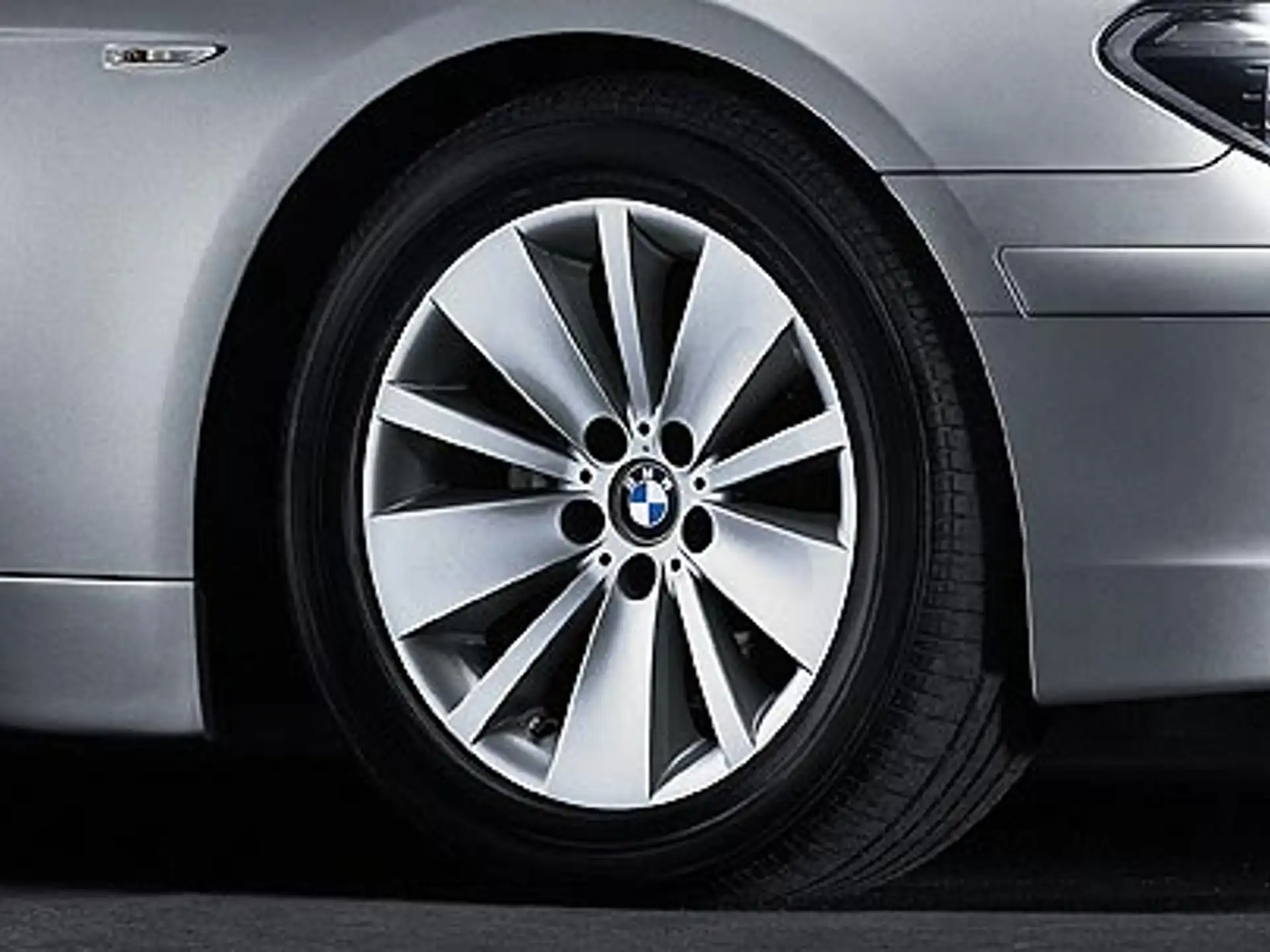 BMW Alufelge Doppelspeiche 174 silber 8Jx18 ET24 7er E65/E66/E68 Vorderachse / Hinterachse
