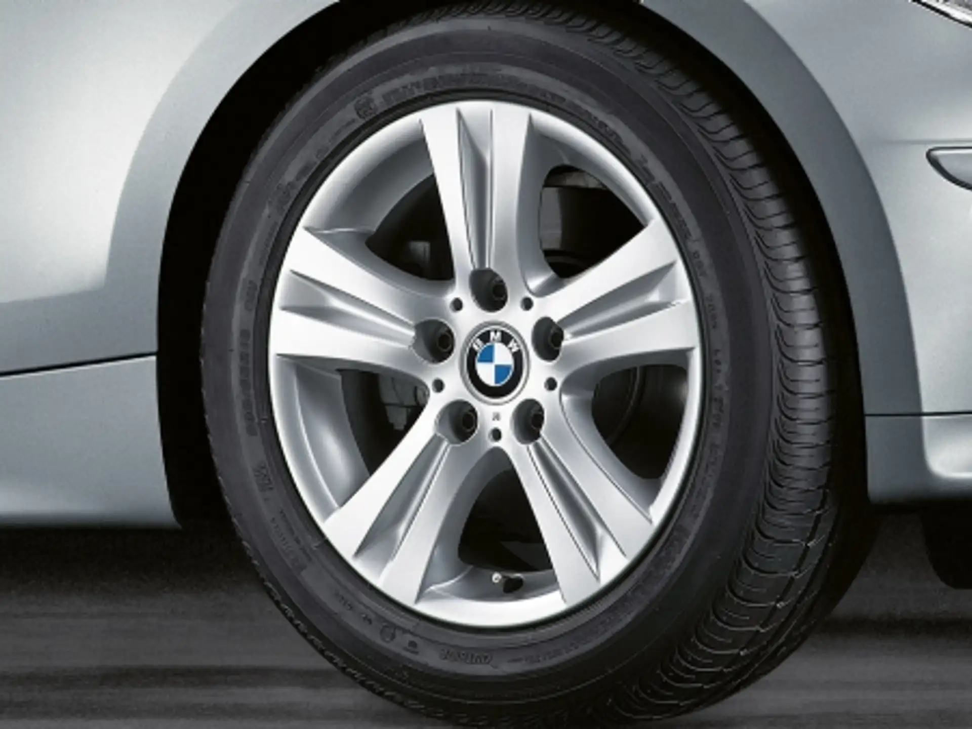 BMW Alufelge Doppelspeiche 222 silber 7Jx16 ET44 1er E81/E82/E87/E88 Vorderachse / Hinterachse