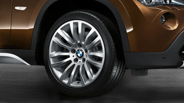 BMW Alufelge Doppelspeiche 321 silber 8Jx18 ET30 X1 E84 