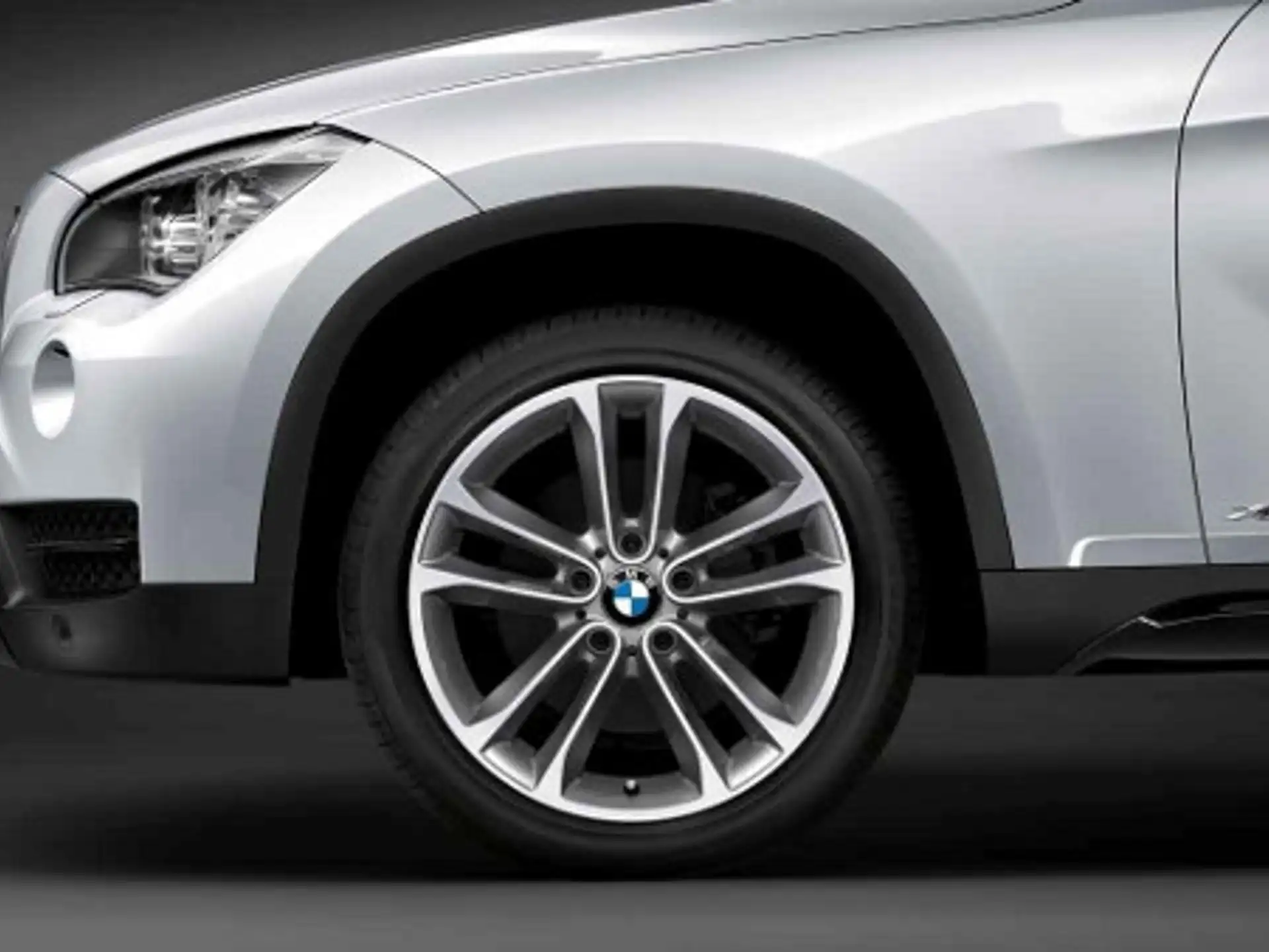 BMW Alufelge Doppelspeiche 421 silber/glanzgedreht 8Jx18 ET30 X1 E84