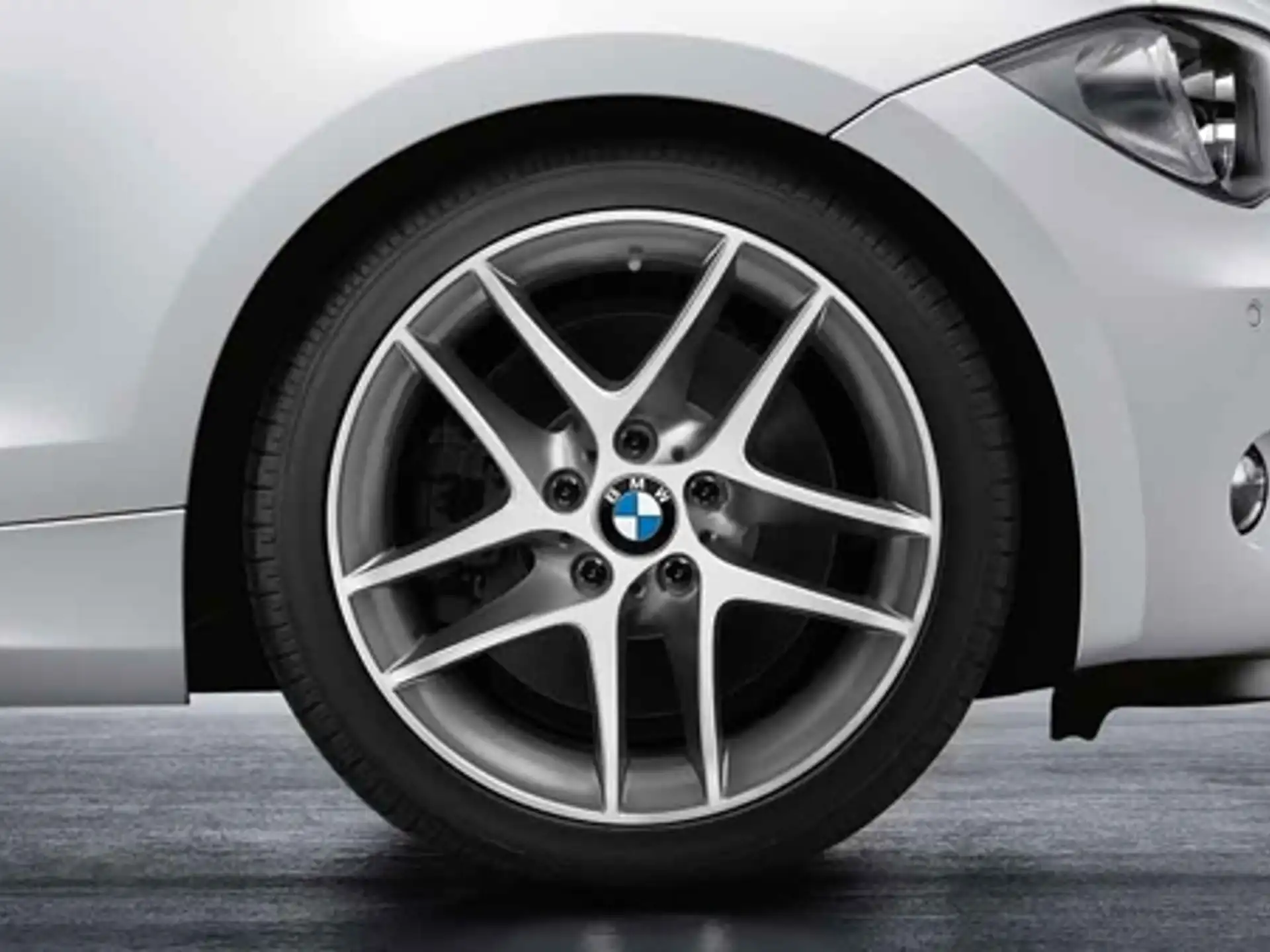 BMW Alufelge Doppelspeiche 496 silber/glanzgedreht 7,5Jx18 ET49 1er E81/E82/E87/E88