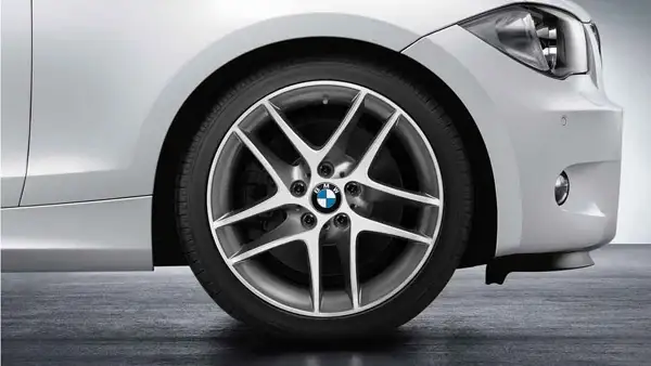 BMW Alufelge Doppelspeiche 496 silber/glanzgedreht 7,5J ET49 1er