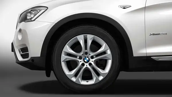 BMW Alufelge Doppelspeiche 605 8J x 18 ET43 reflexsilber Vorderac