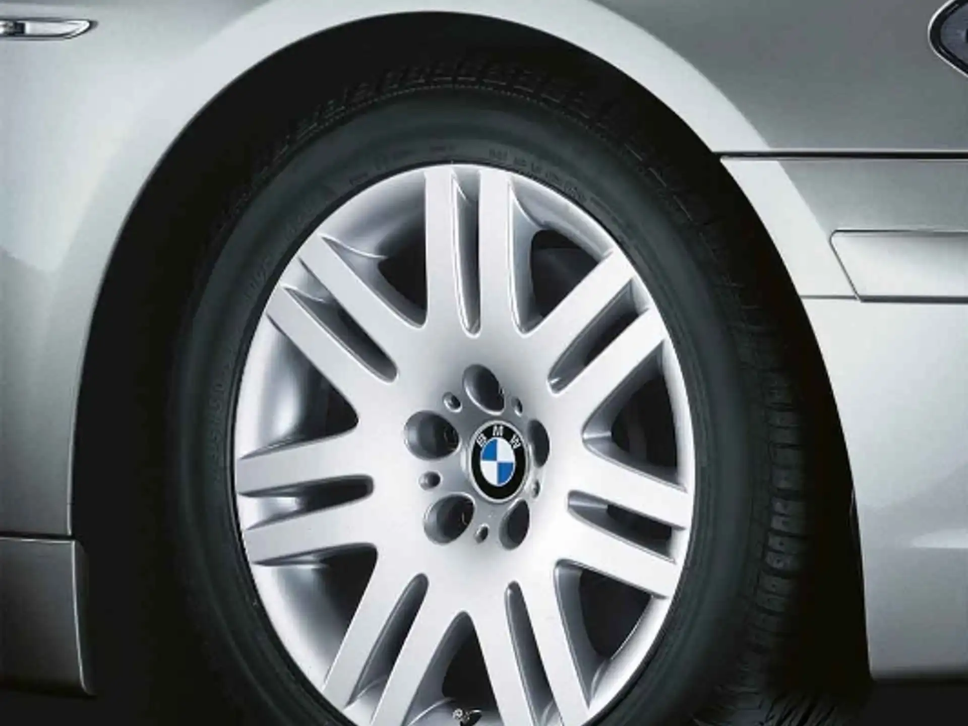 BMW Alufelge Doppelspeiche 93 8Jx18 ET24 Silber 7er E65/E66 Vorderachse / Hinterachse