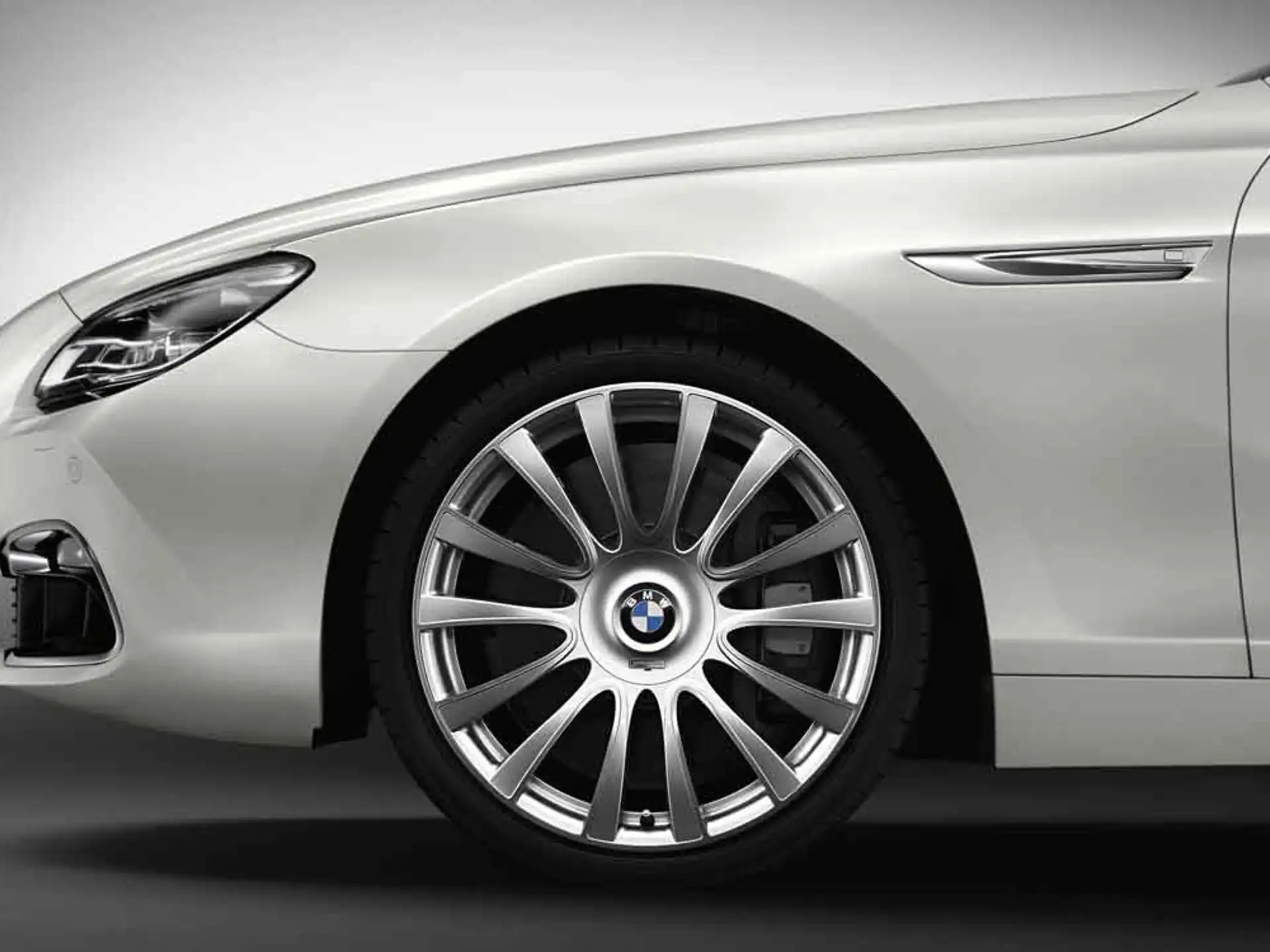 BMW Alufelge Individual V-Speiche 374 silber 9Jx20 ET44 6er F06/F12/F13 Hinterachse