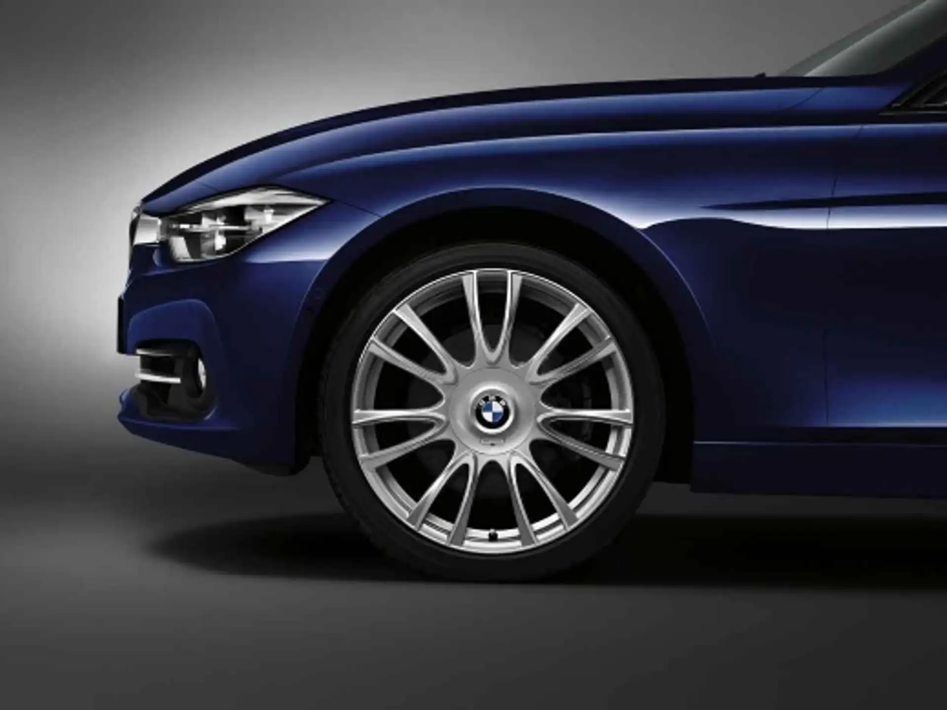 BMW Alufelge Individual V-Speiche 439 silber/glanzgedreht 8,5Jx19 ET47 3er F30/F31 4er F32/F33/F36