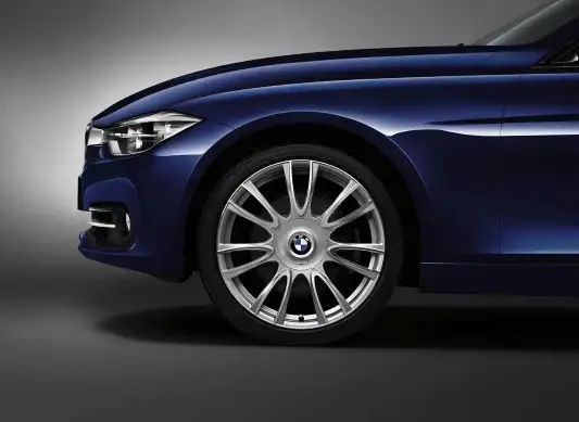 BMW Alufelge Individual V-Speiche 439 silber/glanzgedreht 8J ET36