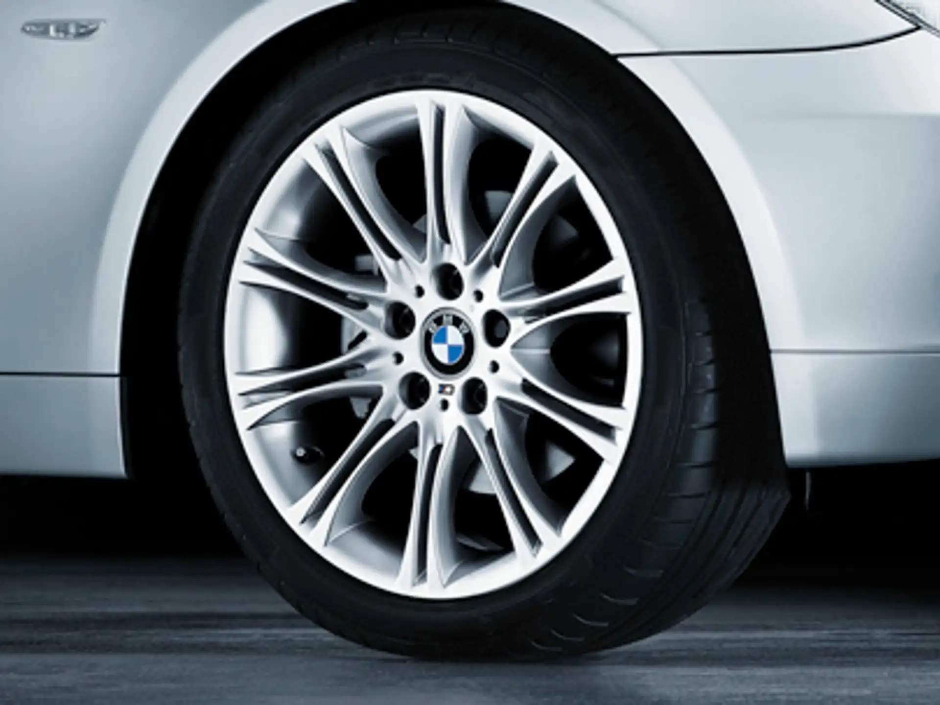 BMW Alufelge M Doppelspeiche 135 8J x 18 ET 20 Reflexsilber Vorderachse / Hinterachse