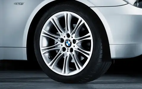 BMW Alufelge M Doppelspeiche 135 8J x 18 ET 20 Reflexsilber Vorde