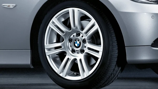 BMW Alufelge M Doppelspeiche 194 silber 8Jx17 ET34 3er E90/E91/E92/E93 Vorderachse