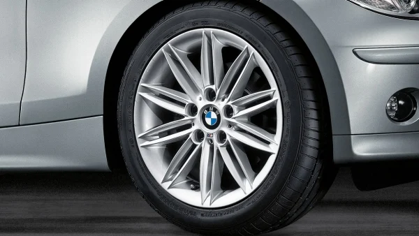 BMW Alufelge M Doppelspeiche 207 7,5J x 17 ET 47 Silber Hinterachse