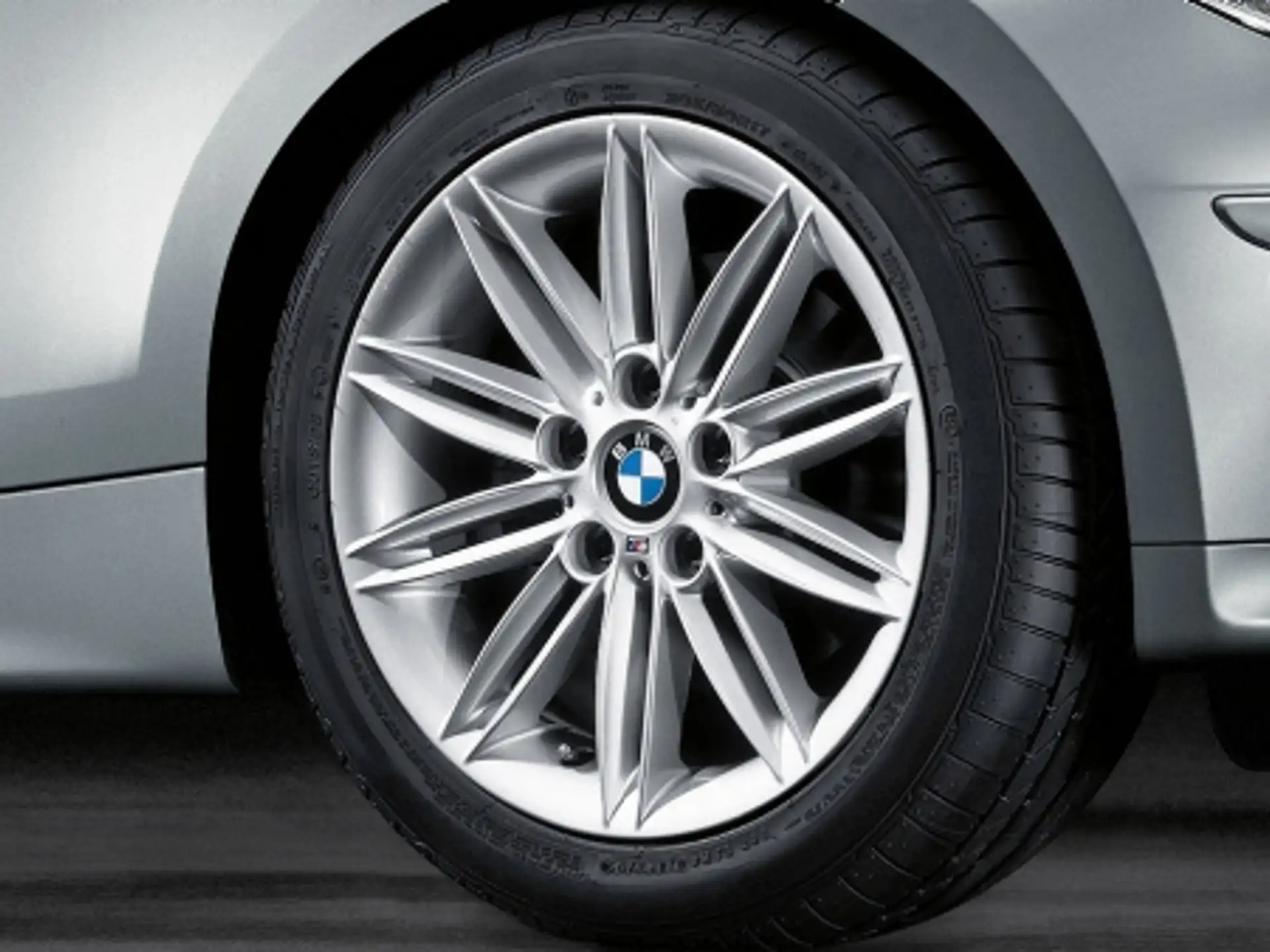 BMW Alufelge M Doppelspeiche 207 7,5J x 17 ET 47 Silber Hinterachse 1er E81/82/87/88