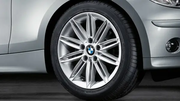 BMW Alufelge M Doppelspeiche 207 7J ET47 Silber 1er E81/E82/E87/E