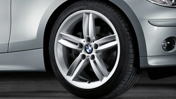 BMW Alufelge M Doppelspeiche 208 8J x 18 ET 49 Silber Hinterachse