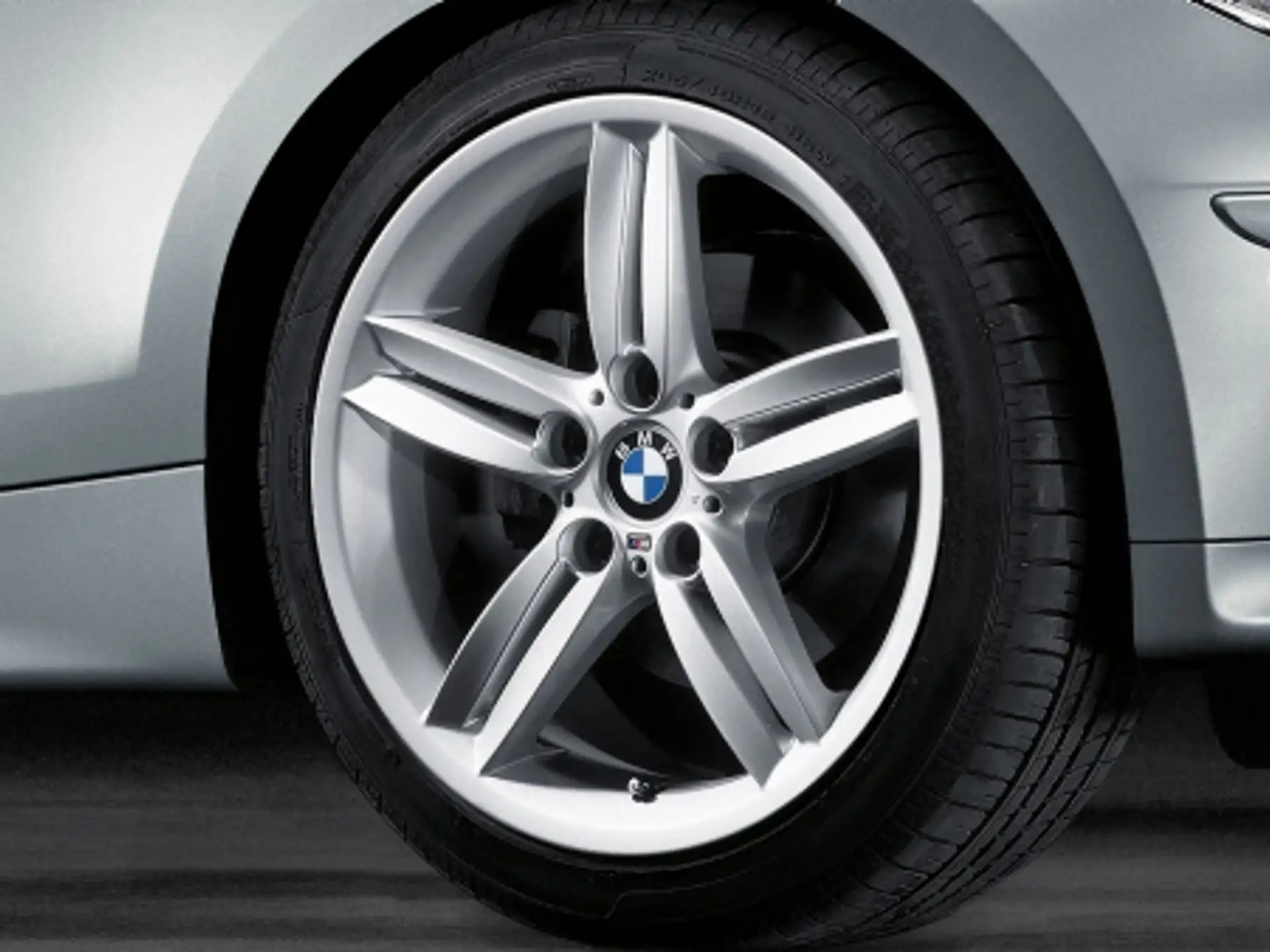 BMW Alufelge M Doppelspeiche 208 silber 7,5Jx18 ET49 1er E81/82/87/88 Vorderachse
