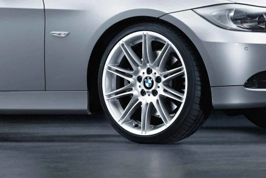 BMW Alufelge M Doppelspeiche 225 silber 8Jx19 ET37 3er E90/E91/E92/E93 Vorderachse