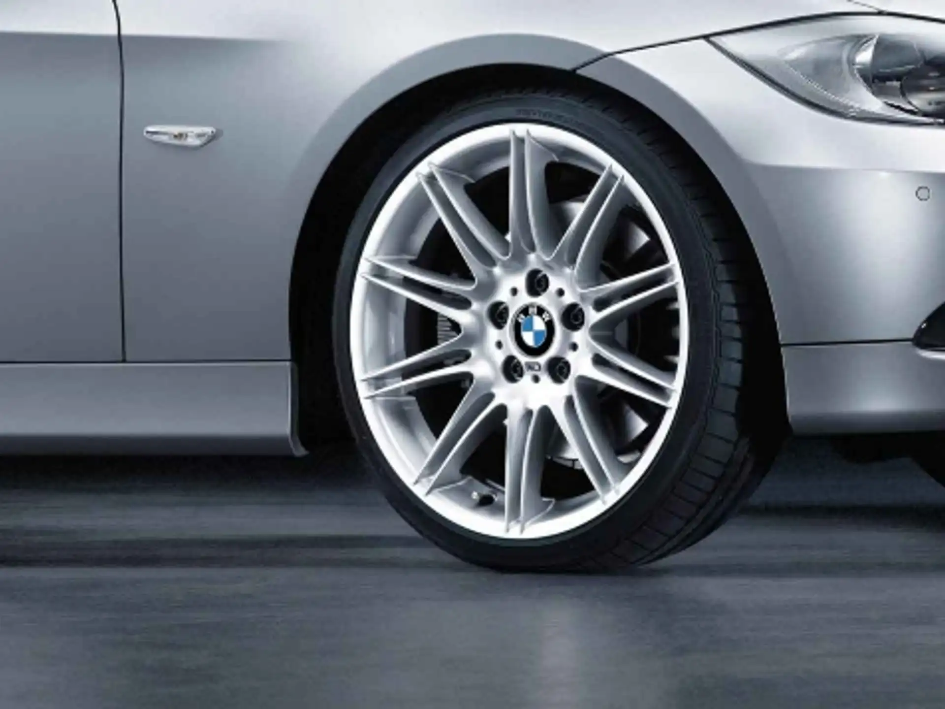 BMW Alufelge M Doppelspeiche 225 silber 9Jx19 ET39 3er E90/E91/E92/E93 Hinterachse