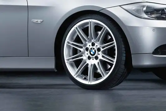 BMW Alufelge M Doppelspeiche 225 silber 9J ET39 3er E90/E91/E92/E