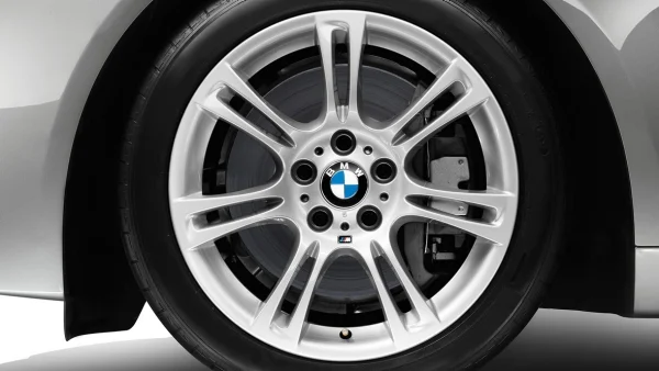 BMW Alufelge M Doppelspeiche 350 silber 9Jx18 ET44 5er F10 6er F06 /F12/ F13