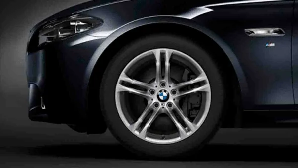 BMW Alufelge M Doppelspeiche 613 silber 8Jx18 ET30 5er F10/F11 6er F06/F12/F13