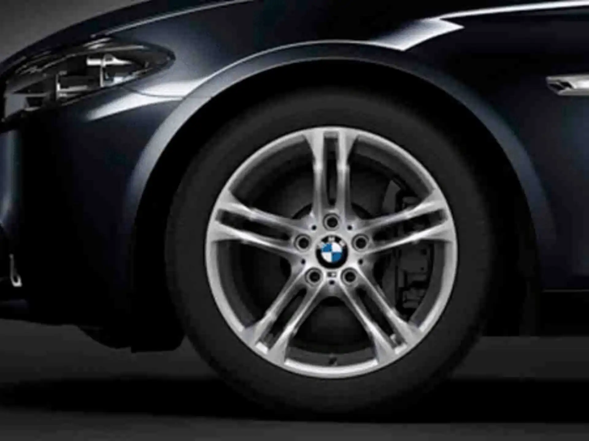 BMW Alufelge M Doppelspeiche 613 silber 8Jx18 ET30 5er F10/F11 6er F06/F12/F13