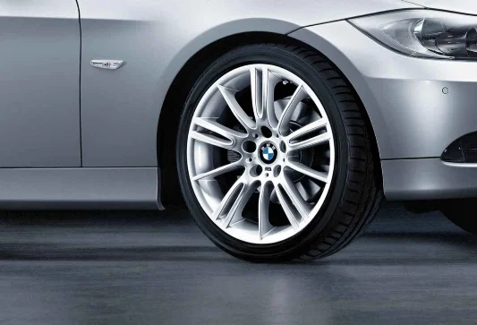 BMW Alufelge M Sternspeiche 193 silber 8,5Jx18 ET37 3er E90/E91/E92/E93 Hinterachse