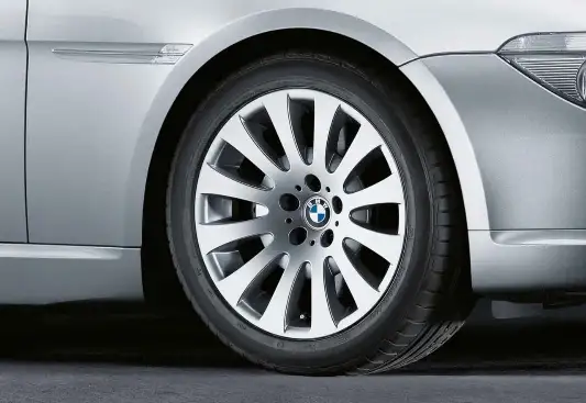 BMW Alufelge Radialspeiche 118 silber 9J ET18 6er E63/E64 Vordera