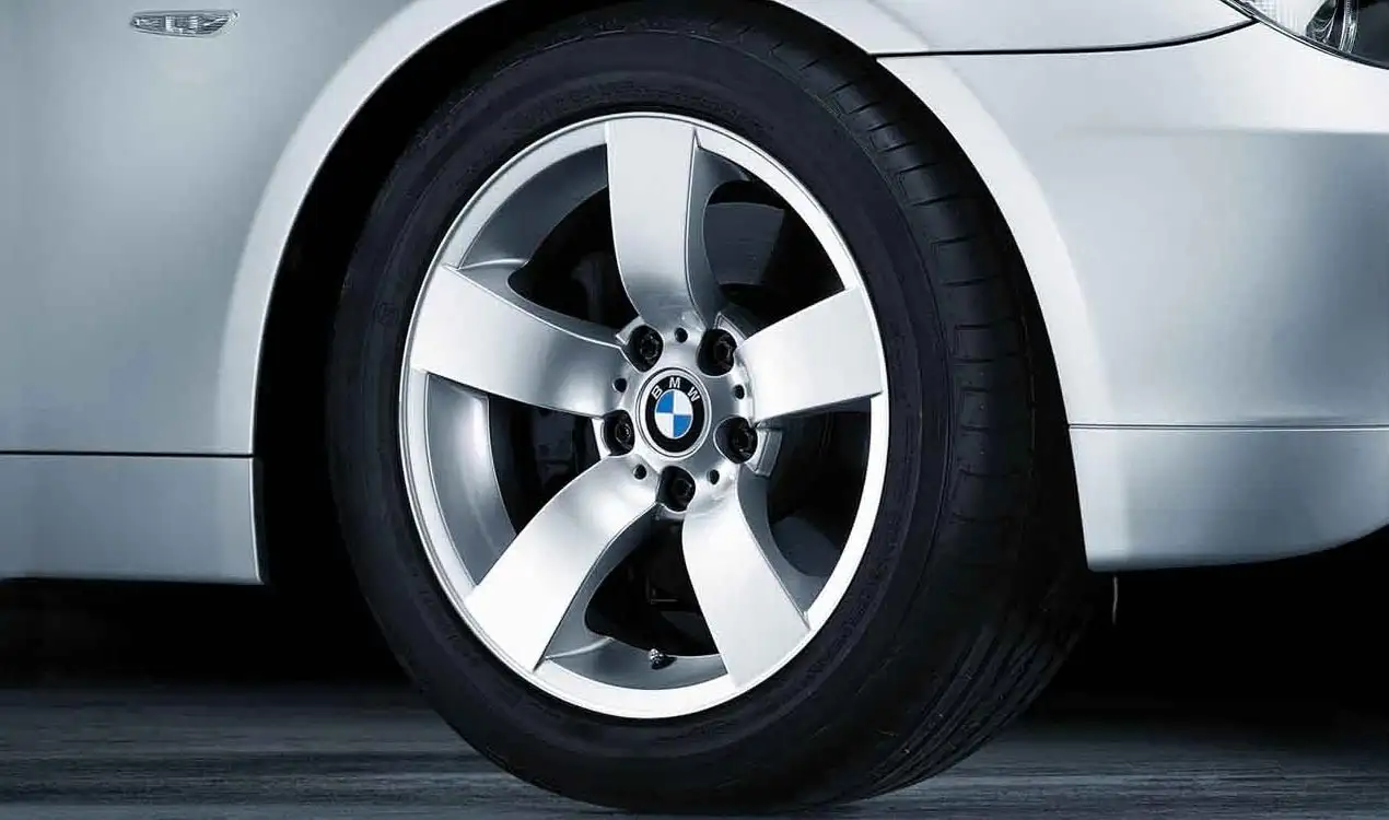 BMW Alufelge Sternspeiche 122 silber 8J ET43 5er E60/E61 Vorderac