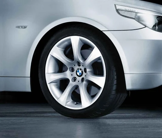 BMW Alufelge Sternspeiche 124 silber 9Jx18 ET32 5er E60 Hinterachse