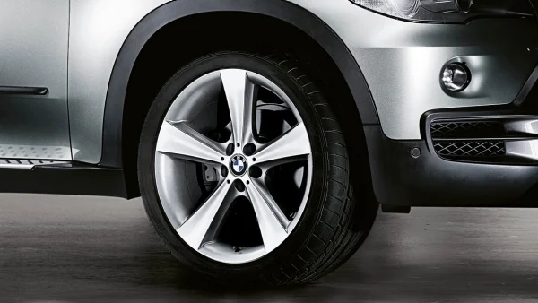 BMW Alufelge Sternspeiche 128 silber 9,5Jx19 ET32 5er E60/E61 Hinterachse