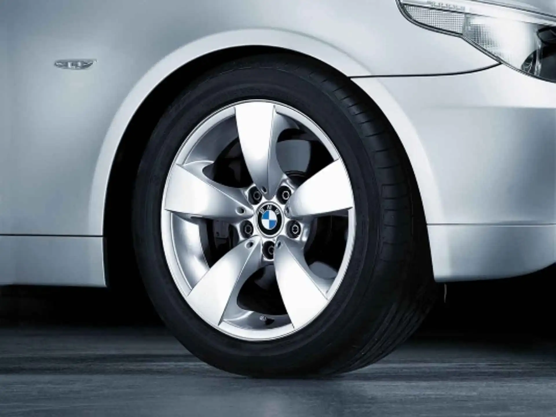 BMW Alufelge Sternspeiche 138 silber 7,5x17 ET20 5er E60/E61 Vorderachse / Hinterachse