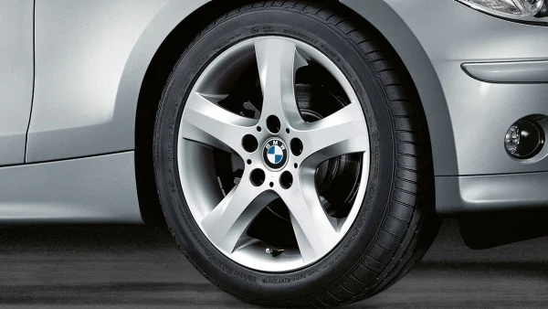 BMW Alufelge Sternspeiche 142 silber 7,5Jx17 ET47 1er E81/E82/E87/E88 Hinterachse