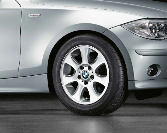 BMW Alufelge Sternspeiche 151 silber 7J x16 ET44 1er E81/E82/E87/E88 Vorderachse / Hinterachse