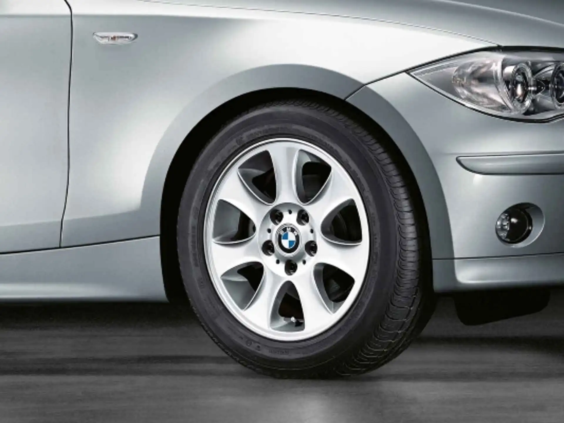 BMW Alufelge Sternspeiche 151 silber 7J x16 ET44 1er E81/E82/E87/E88 Vorderachse / Hinterachse