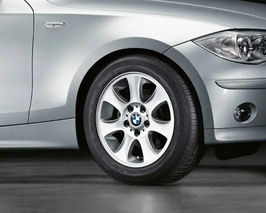 BMW Alufelge Sternspeiche 151 silber 7J ET44 1er E81/E82/E87/E88