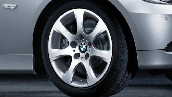 BMW Alufelge Sternspeiche 185 silber 8Jx17 ET34 3er E90/E92/E93 Vorderachse / Hinterachse