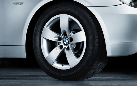 BMW Alufelge Sternspeiche 242 silber 7Jx16 ET20 5er E60/E61 Vorderachse / Hinterachse