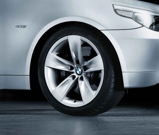 BMW Alufelge Sternspeiche 246 silber 8Jx18 ET43 5er E60/E61 Vorderachse / Hinterachse
