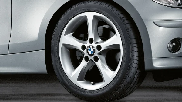 BMW Alufelge Sternspeiche 256 silber 7Jx17 ET47 1er E81/E82/E87/E88 Vorderachse / Hinterachse