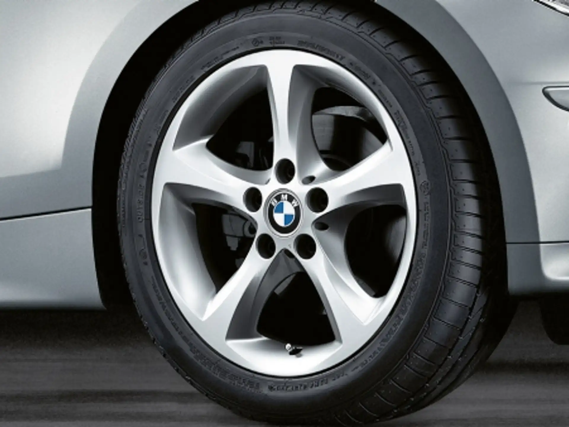 BMW Alufelge Sternspeiche 256 silber 7Jx17 ET47 1er E81/E82/E87/E88 Vorderachse / Hinterachse
