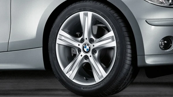 BMW Alufelge Sternspeiche 262 silber 7Jx17 ET47 1er E81/E82/E87/E88 Vorderachse / Hinterachse