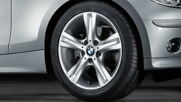 BMW Alufelge Sternspeiche 262 silber 7J ET47 1er E81/E82/E87/E88