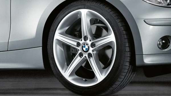 BMW Alufelge Sternspeiche 264 silber 8,5Jx18 ET52 1er E81/E82/E87/E88 Hinterachse