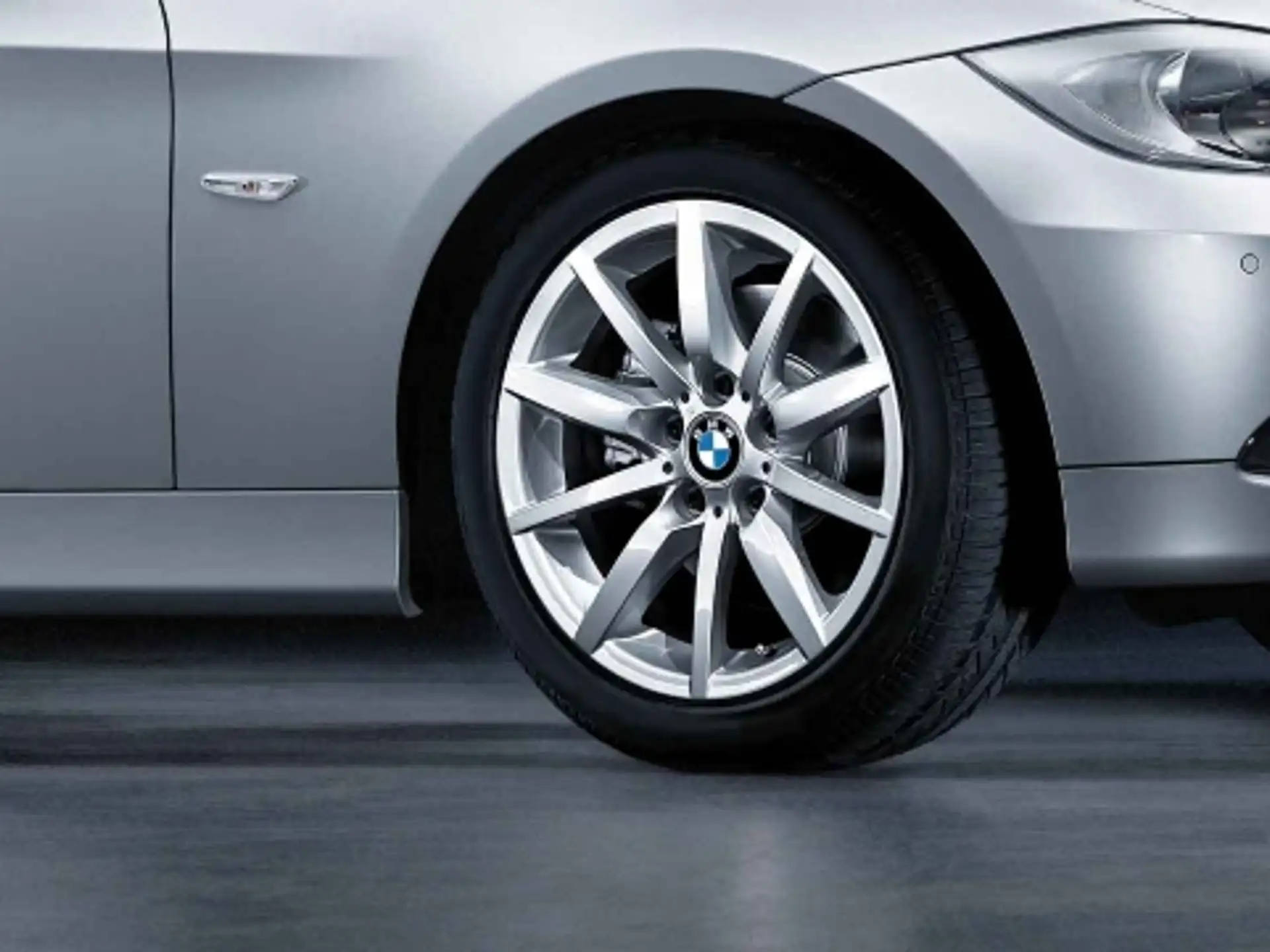BMW Alufelge Sternspeiche 286 silber 8Jx17 ET34 3er E90/E91/E92/E93 Vorderachse