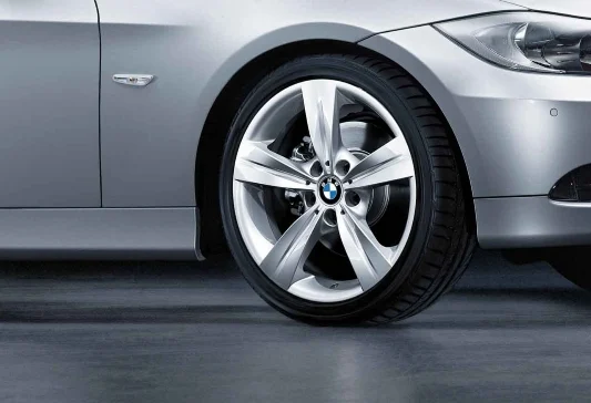 BMW Alufelge Sternspeiche 287 18 Zoll Vorderachse 3er E90 E91 E92 E93