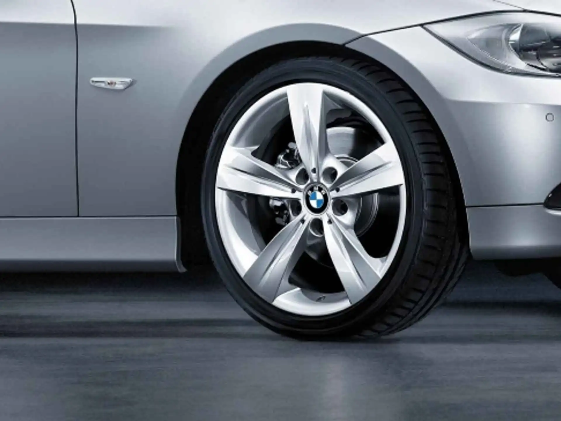 BMW Alufelge Sternspeiche 287 silber 8Jx18 ET34 3er E90/E91/E92/E93 Vorderachse