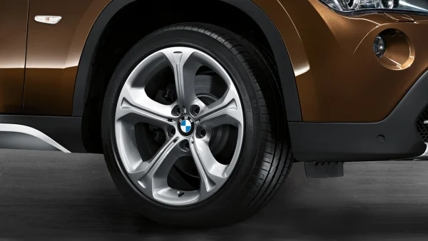 BMW Alufelge Sternspeiche 320 silber 8Jx18 ET30 X1 E84 