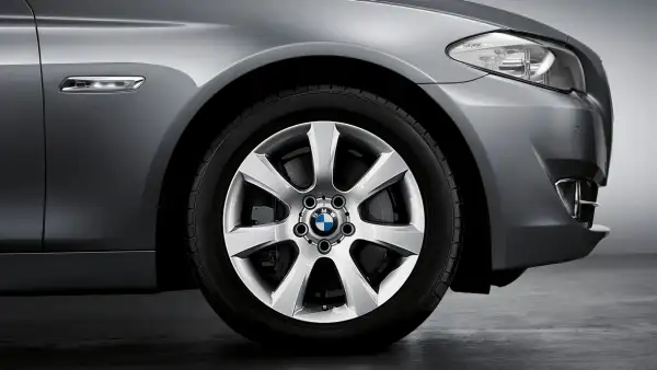BMW Alufelge Sternspeiche 330 silber 8J ET30 5er F10/F11 6er F06/