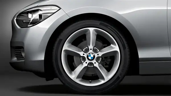 BMW Alufelge Sternspeiche 382 silber/glanzgedreht 8J ET53 1er F20