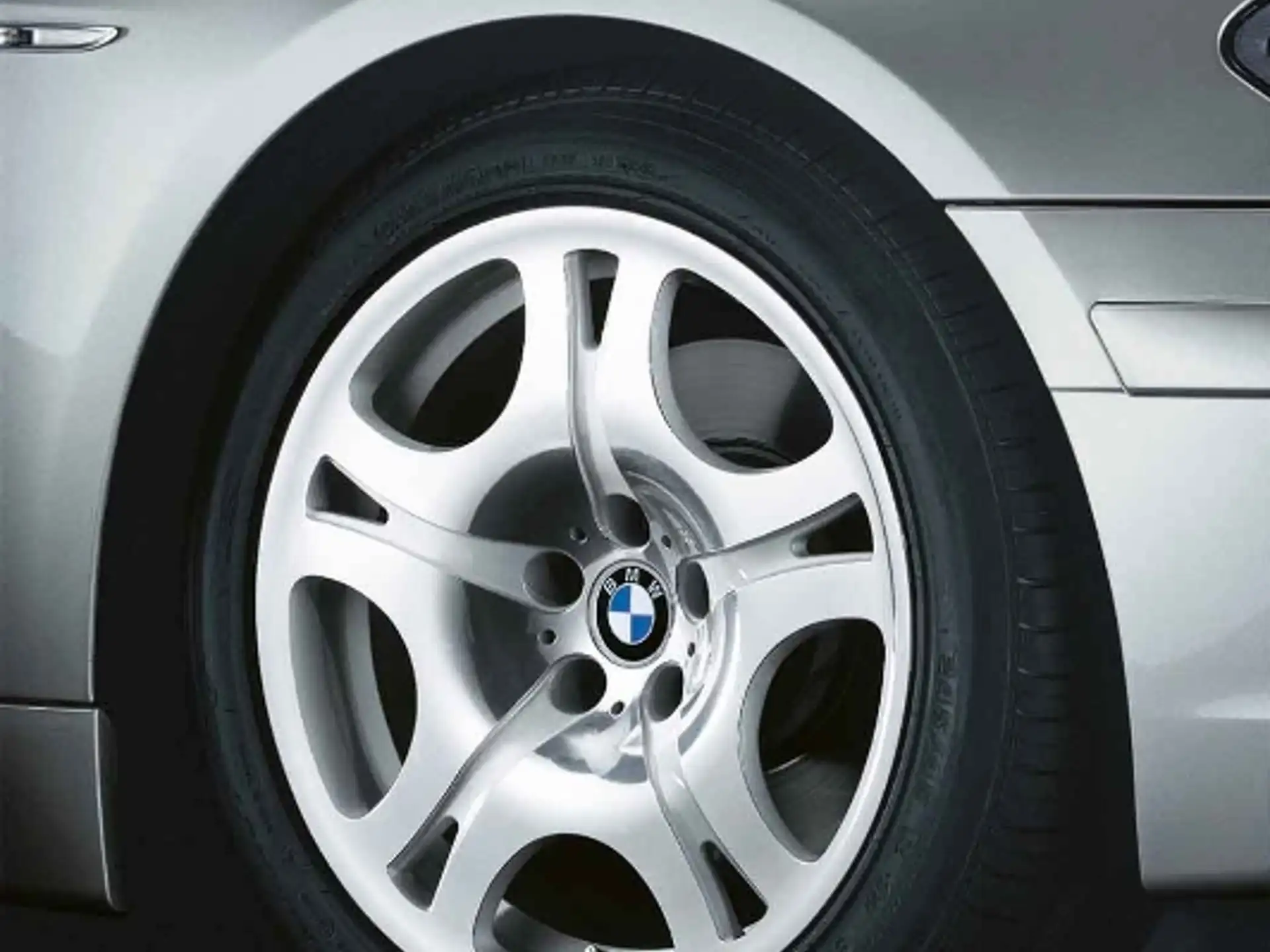 BMW Alufelge Sternspeiche 92 10J x 19 ET 24 Silber Hinterachse